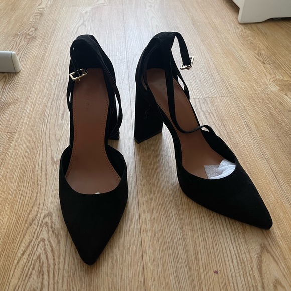 Praise high heeled shoes in black. - Picture 2 of 5